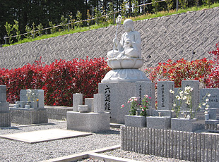 延命地蔵菩薩が見守る個別墓地